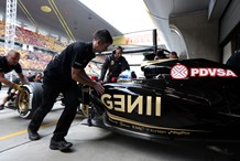 Jolyon Palmer - Formula One Chinese Grand Prix - Free Practice One (11)