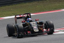 Jolyon Palmer - Formula One Chinese Grand Prix - Free Practice One (13)