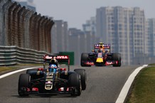 Jolyon Palmer - Formula One Chinese Grand Prix - Free Practice One (14)