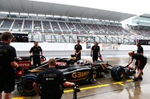 Jolyon Palmer - Japanese Grand Prix - Free Practice One (3)