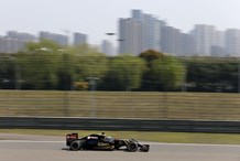 Jolyon Palmer - Formula One Chinese Grand Prix - Free Practice One (6)