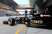 Jolyon Palmer - Formula One Chinese Grand Prix - Free Practice One (12)