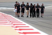 Jolyon Palmer - Formula One Bahrain Grand Prix - Free Practice One (1)