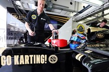 Jolyon Palmer - Formula One Bahrain Grand Prix - Free Practice One (3)