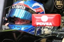 Jolyon Palmer - Formula One Bahrain Grand Prix - Free Practice One (4)